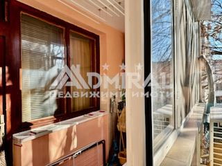 Продава се двустаен апартамент с гараж в кв. Възраждане, Бургас – 125 000 €