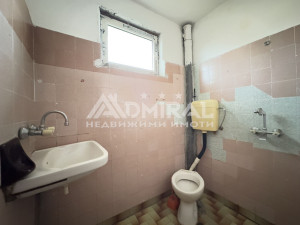 Къща 210 кв.м, 2 етажа + обитаем сутерен, 571 кв.м - УПИ Ахелой