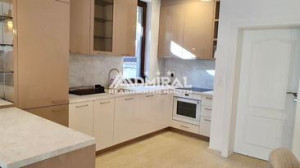 ТРИетажна къща с 2 паркоместа и дворно място в кв.Сарафово