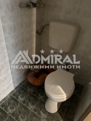 Продава офис в Супер Център